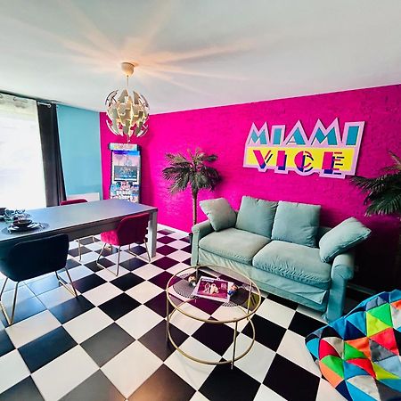 Capsule Miami Vice - Jacuzzi - Billard - Ecran Cinema & Netflix - Ping-Pong - Nintendo & Jeux- Лиеван Екстериор снимка