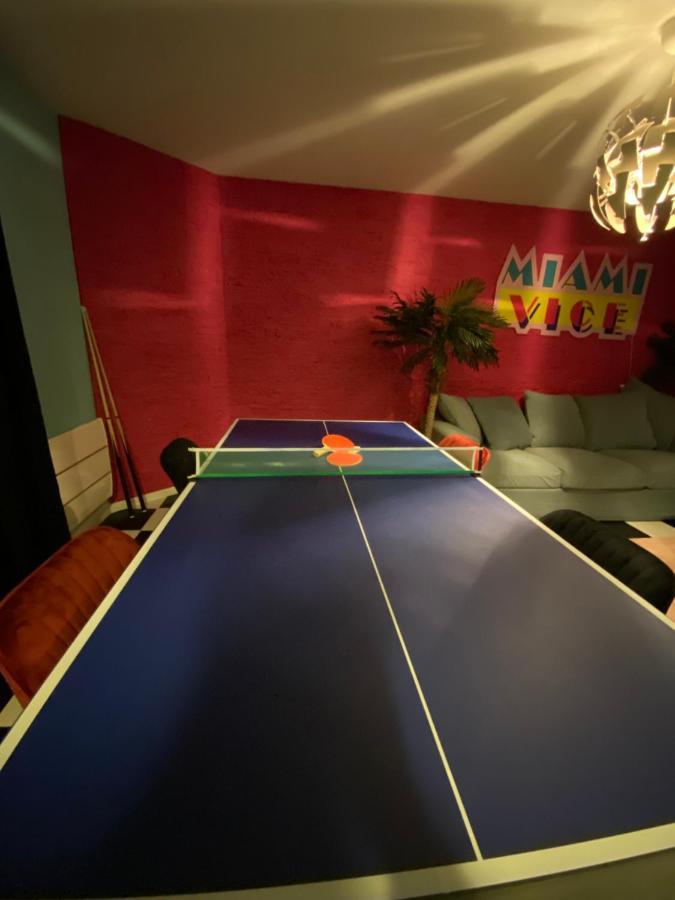 Capsule Miami Vice - Jacuzzi - Billard - Ecran Cinema & Netflix - Ping-Pong - Nintendo & Jeux- Лиеван Екстериор снимка