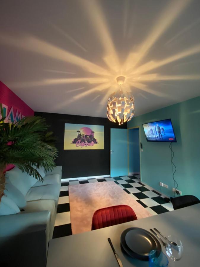 Capsule Miami Vice - Jacuzzi - Billard - Ecran Cinema & Netflix - Ping-Pong - Nintendo & Jeux- Лиеван Екстериор снимка