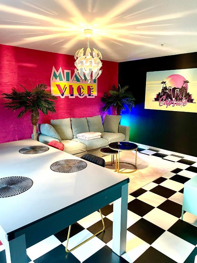 Capsule Miami Vice - Jacuzzi - Billard - Ecran Cinema & Netflix - Ping-Pong - Nintendo & Jeux- Лиеван Екстериор снимка