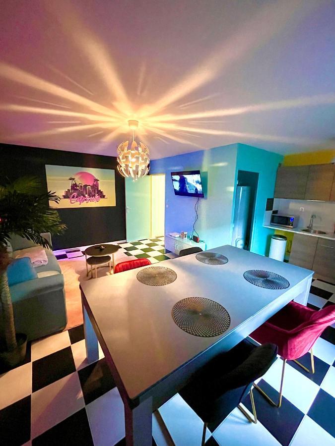 Capsule Miami Vice - Jacuzzi - Billard - Ecran Cinema & Netflix - Ping-Pong - Nintendo & Jeux- Лиеван Екстериор снимка